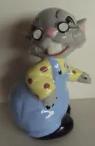 A ceramic figurine of a grey mouse.