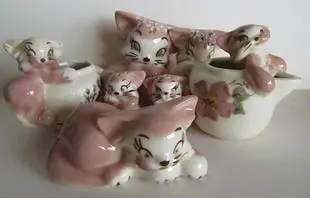 Pink cat figurines in a tea set.