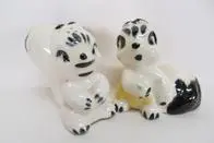 Ceramic salt and pepper shakers shaped as squirrels.