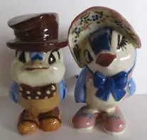 Ceramic figurine pair of birds in hats.