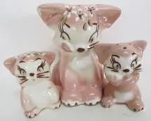 Pink ceramic cat salt and pepper shakers.